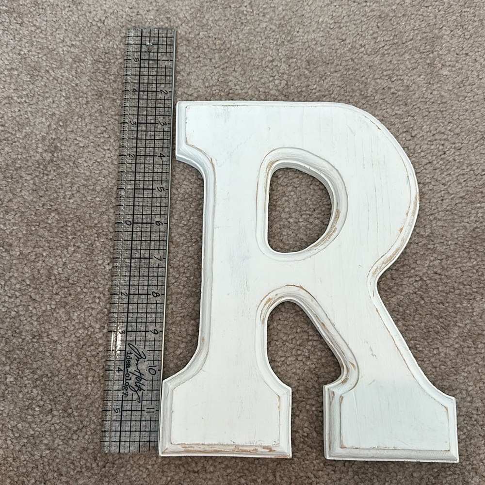 Wooden initial R - Picture 2 of 3